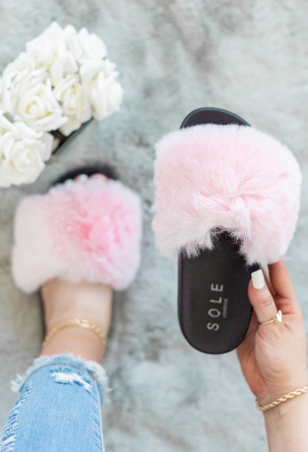 Pink on sale fluffy sliders